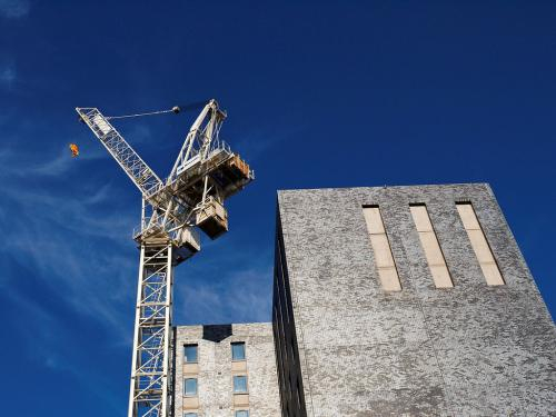 辦理建筑企業(yè)資質(zhì)時，應該如何確定人員證書有效性？